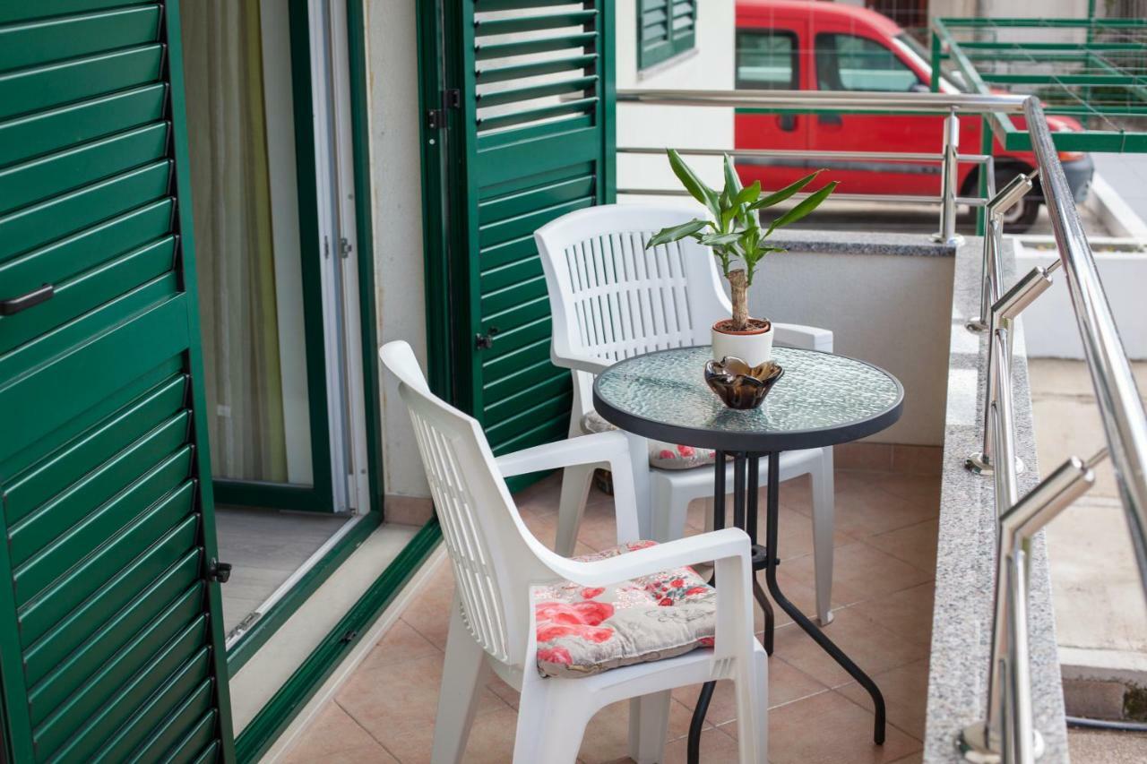 Apartments Turtle Gardens Makarska Bagian luar foto