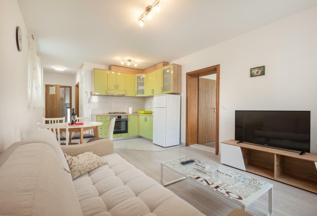 Apartments Turtle Gardens Makarska Bagian luar foto