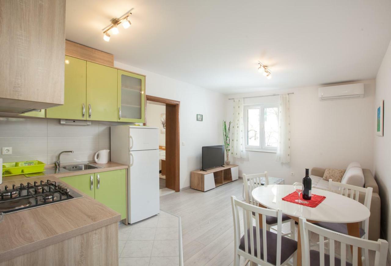 Apartments Turtle Gardens Makarska Bagian luar foto