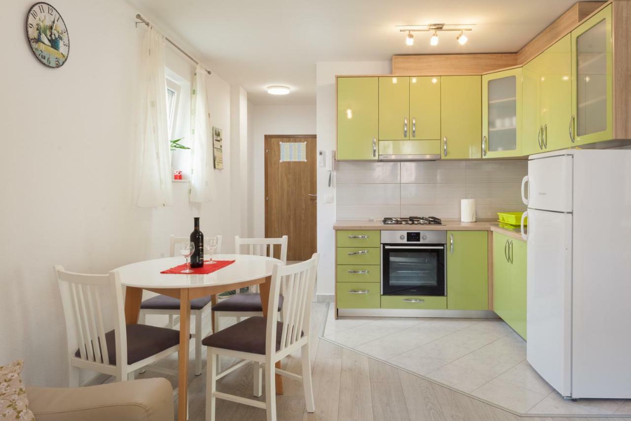 Apartments Turtle Gardens Makarska Bagian luar foto