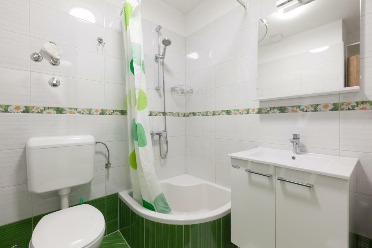 Apartments Turtle Gardens Makarska Bagian luar foto
