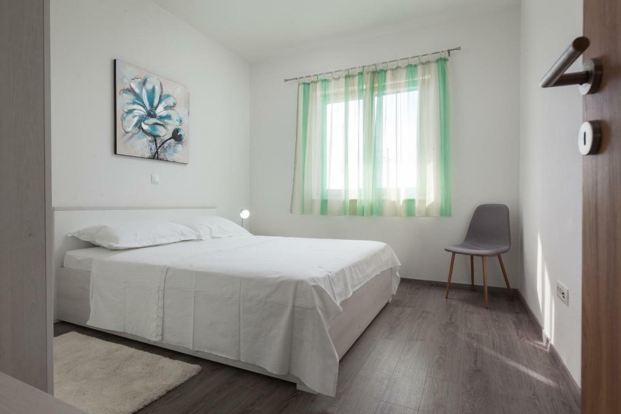 Apartments Turtle Gardens Makarska Bagian luar foto